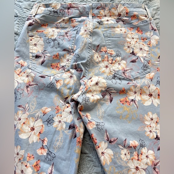 Nine West Chrystie Capri Jeans Floral Print Baby Blue Size 10 - Picture 6 of 9
